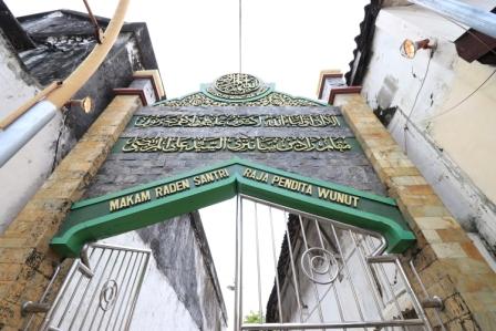 Makam Raden Santri